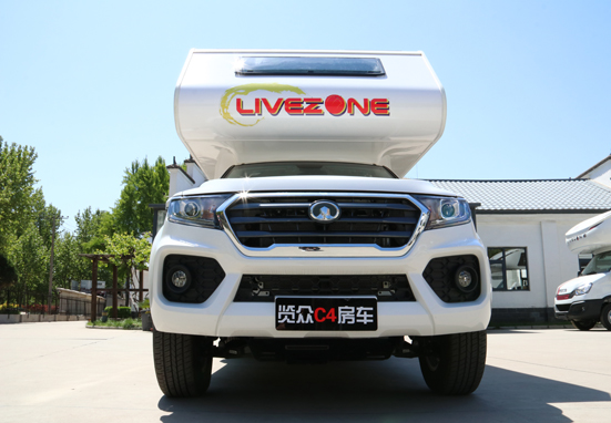 四驅、兩張超大床人床的房車，看這款