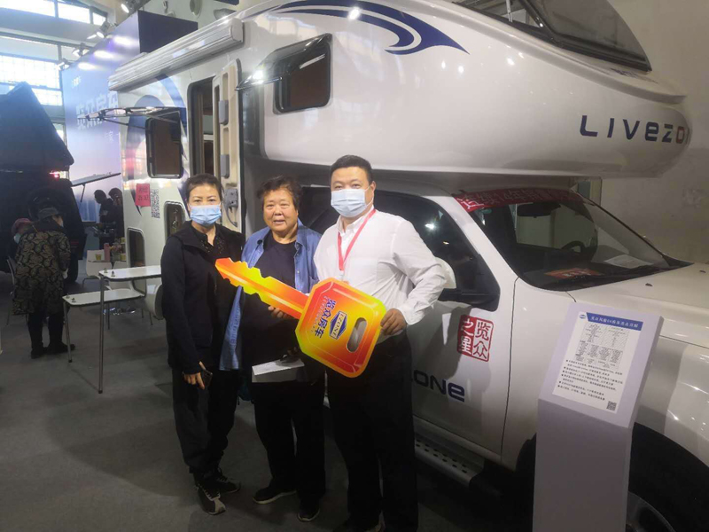 從這選房車的顧客怎么這么多？