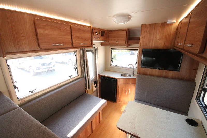 選這輛房車，只為更多山花爛漫