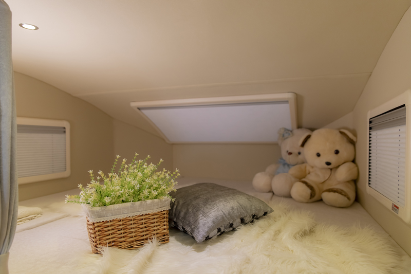 有上下鋪的房車，還是四驅，點贊