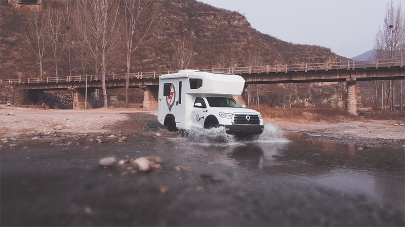 極致動力、四驅(qū)越野，樣樣都強(qiáng)，就是這款房車