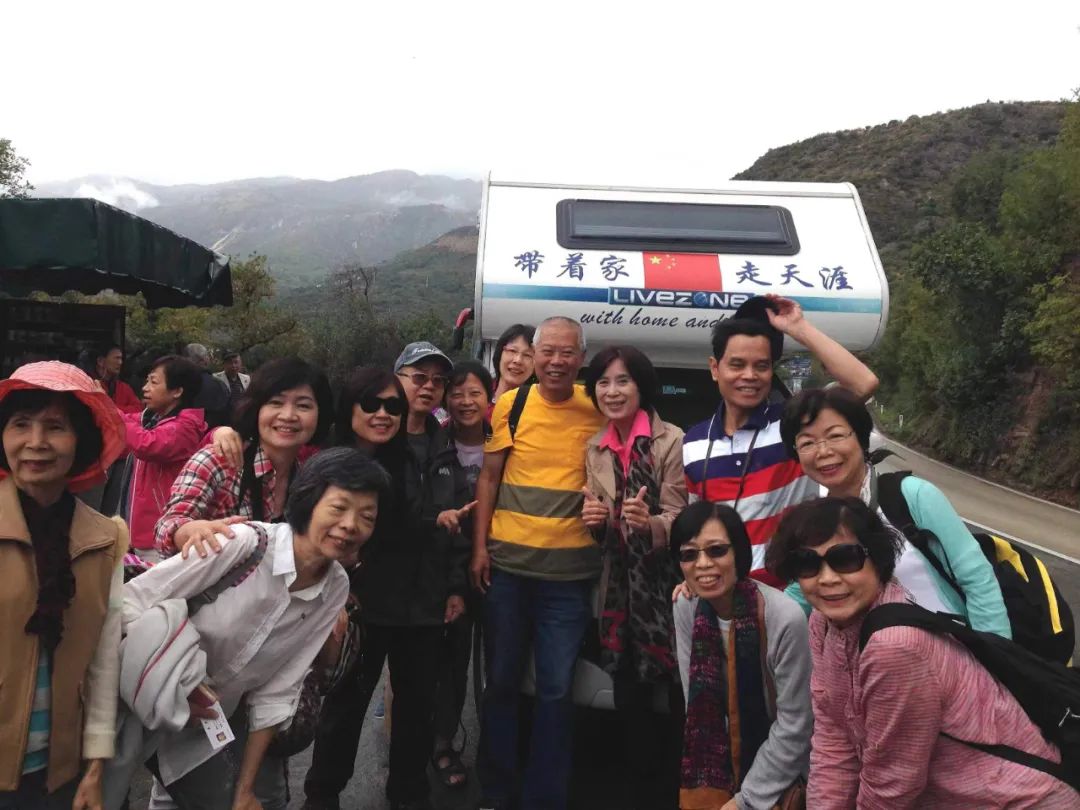 七旬老人開房車帶老伴游世界l中國房車圈最早的“網(wǎng)紅達(dá)人” 七旬老人開房車帶老伴游世界l中國房車圈最早的“網(wǎng)紅達(dá)人”