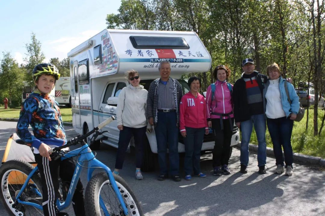 七旬老人開房車帶老伴游世界l中國房車圈最早的“網(wǎng)紅達(dá)人” 七旬老人開房車帶老伴游世界l中國房車圈最早的“網(wǎng)紅達(dá)人”