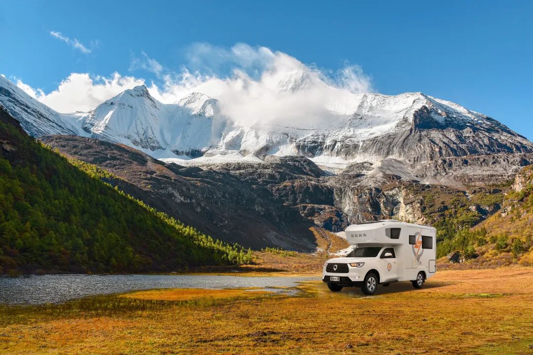 為什么覽眾房車要采用玻璃鋼“三明治”車身結(jié)構(gòu)? 為什么覽眾房車要采用玻璃鋼“三明治”車身結(jié)構(gòu)?