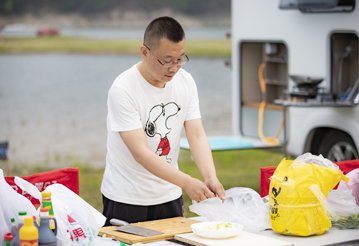 這么大的床，房車上少見，趕緊選